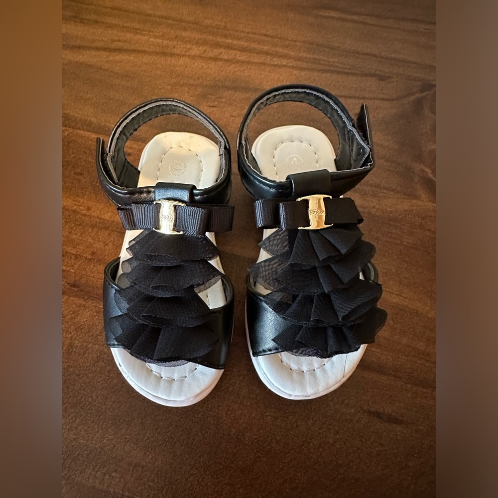 Sandals size 4